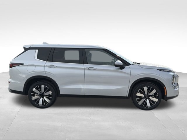 New 2026 Mitsubishi Outlander SE FWD image 6
