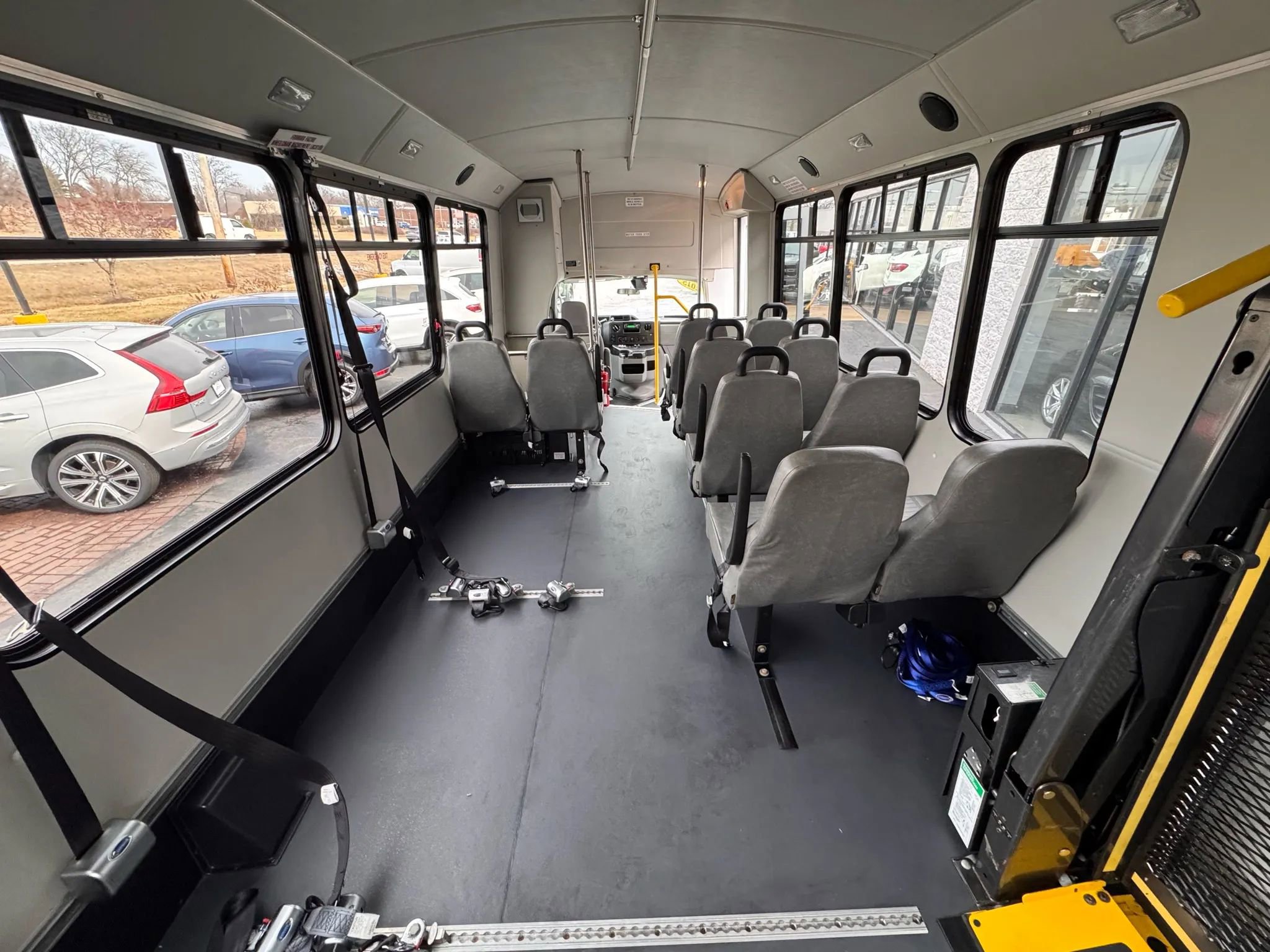 Used 2015 Ford E-450 and Econoline 450 Super Duty w/ Shuttle Bus Prep Package image 25