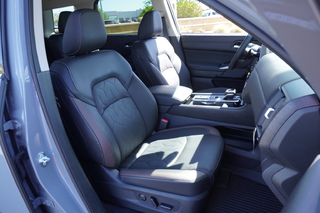 New 2026 Nissan Pathfinder Platinum FWD image 13