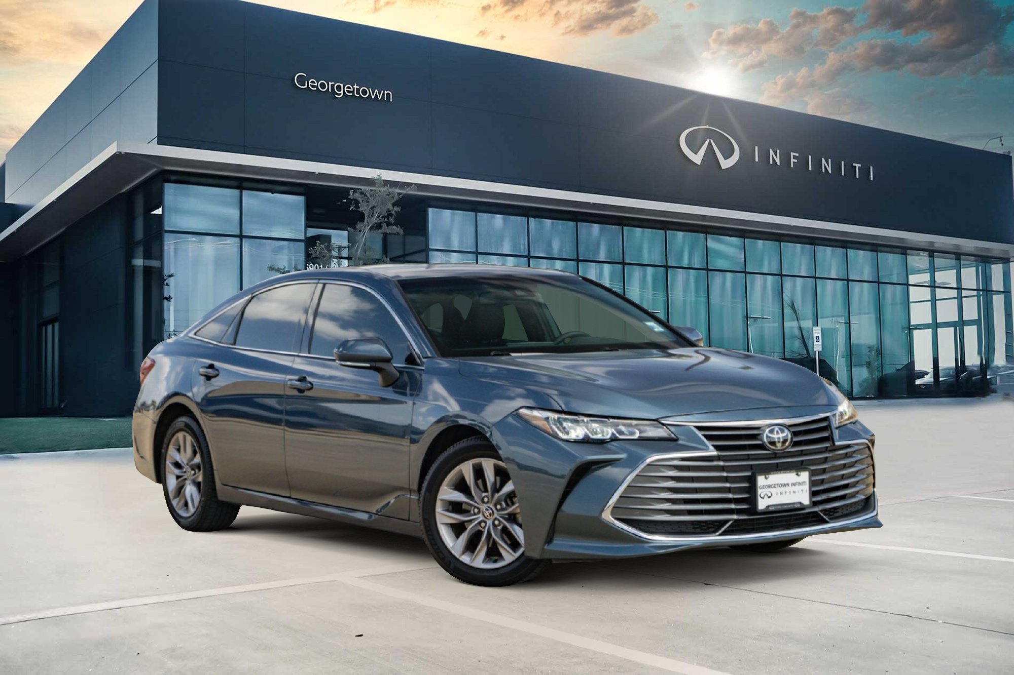 Used 2021 Toyota Avalon XLE FWD image 1