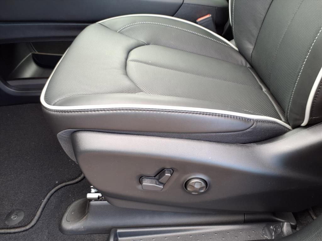 New 2026 Chrysler Pacifica Limited w/ Trailer Tow Group AWD/4WD image 13