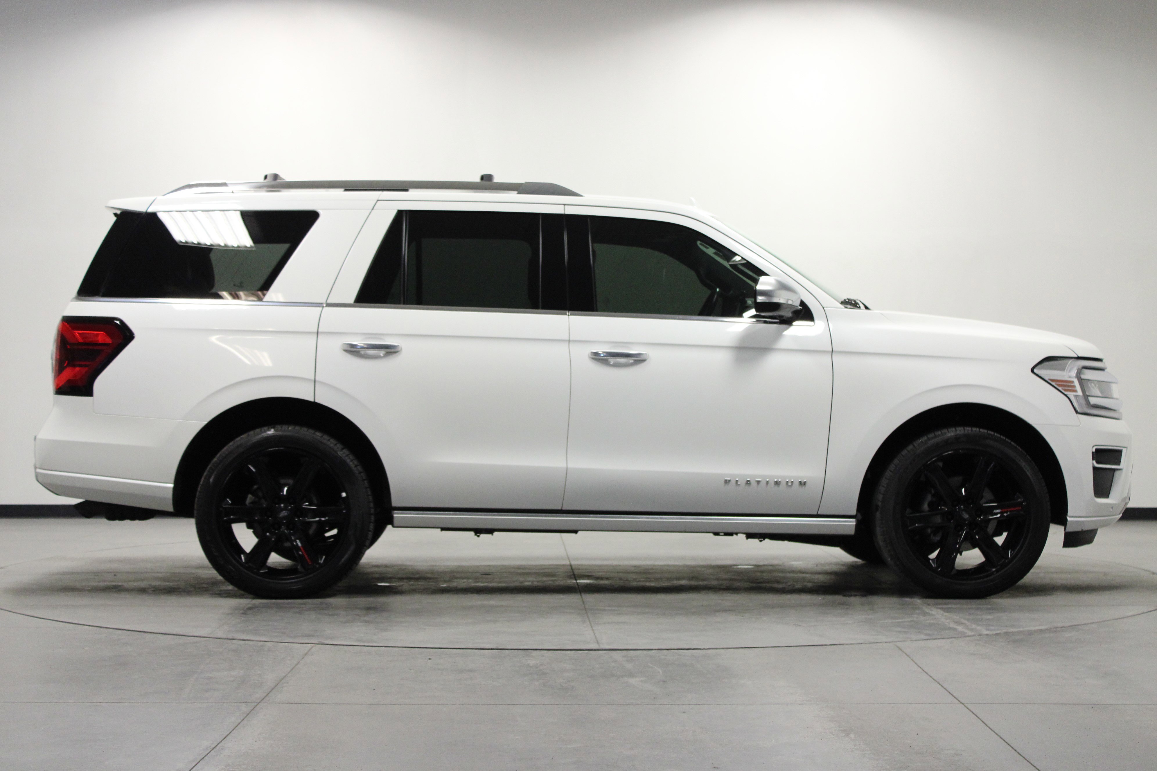 Used 2022 Ford Expedition Platinum image 3