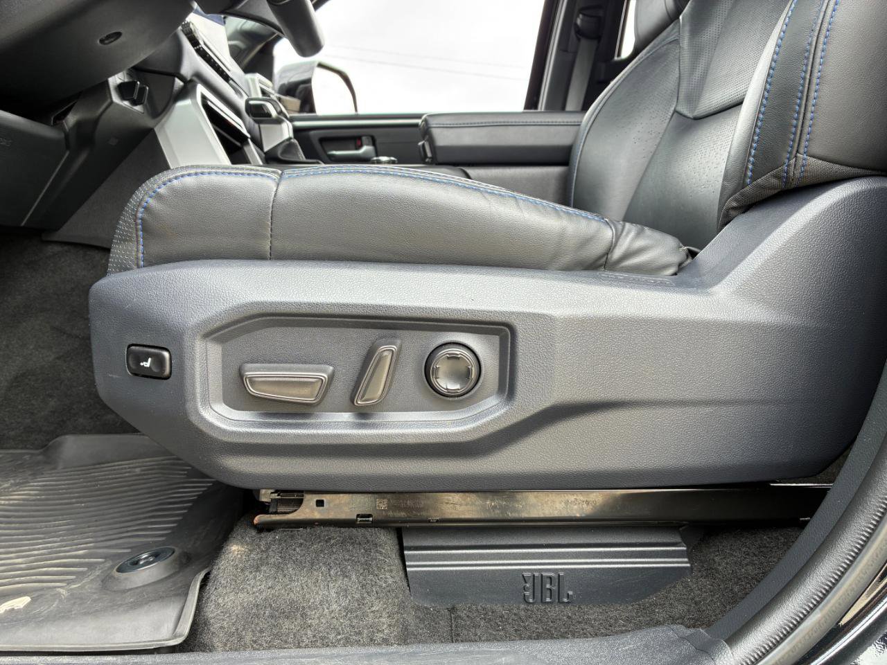 Used 2023 Toyota Tundra Platinum AWD/4WD image 16