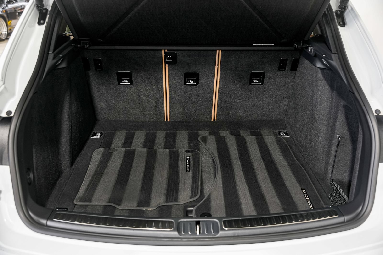 Used 2023 Porsche Macan S AWD/4WD image 49