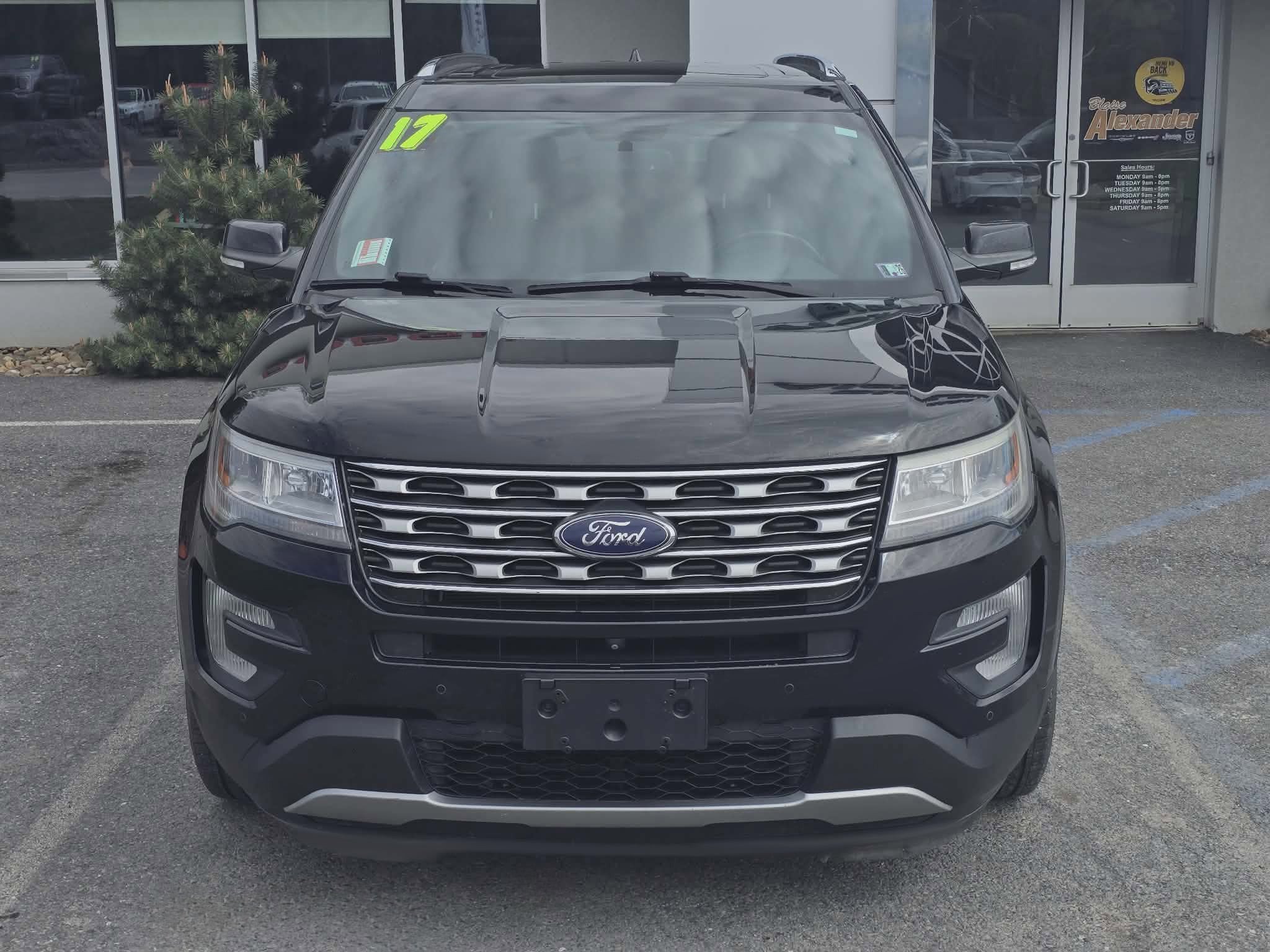 Used 2017 Ford Explorer Limited image 8