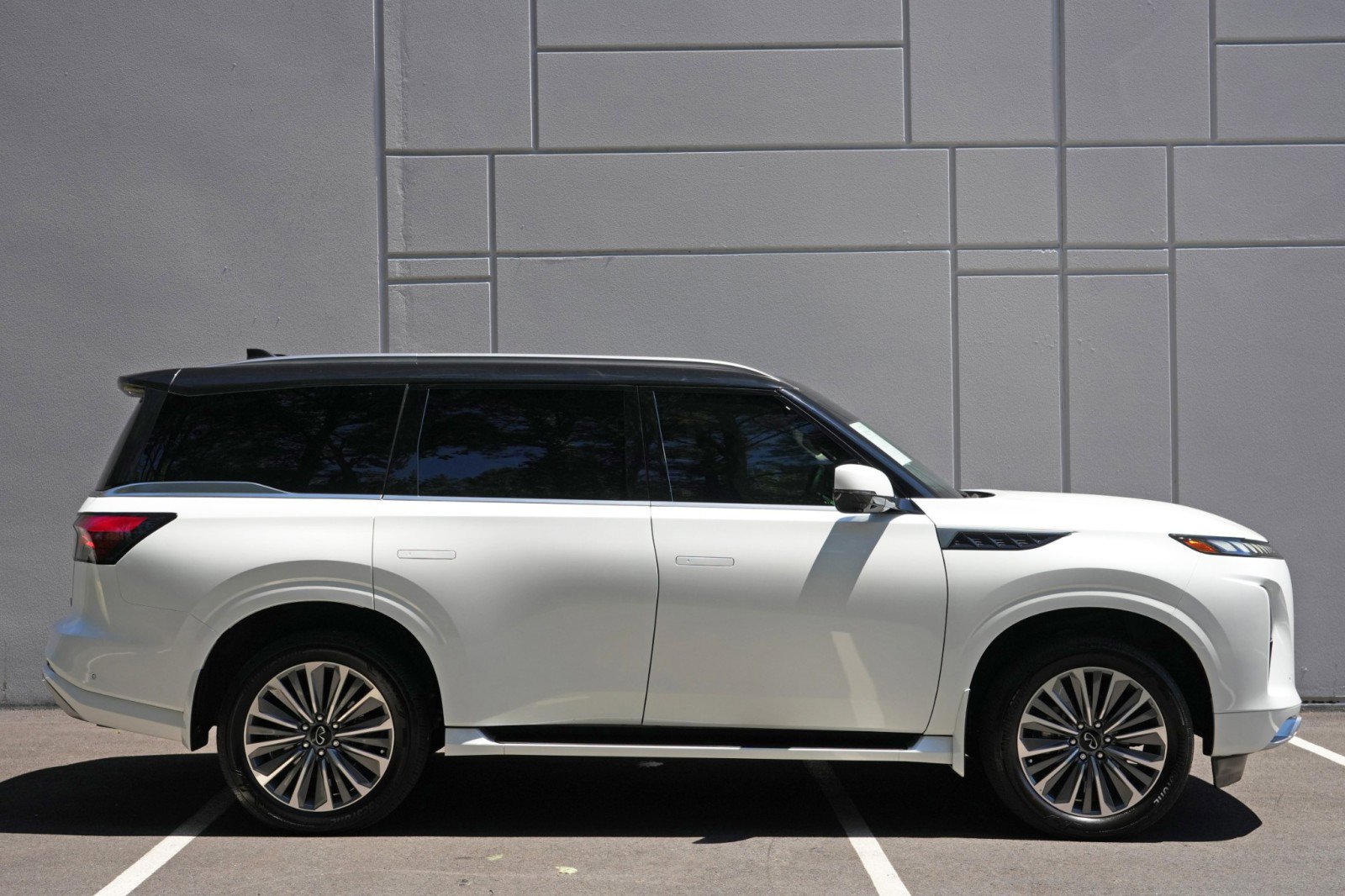 Used 2025 INFINITI QX80 Sensory w/ Premium Cargo Package AWD/4WD image 61