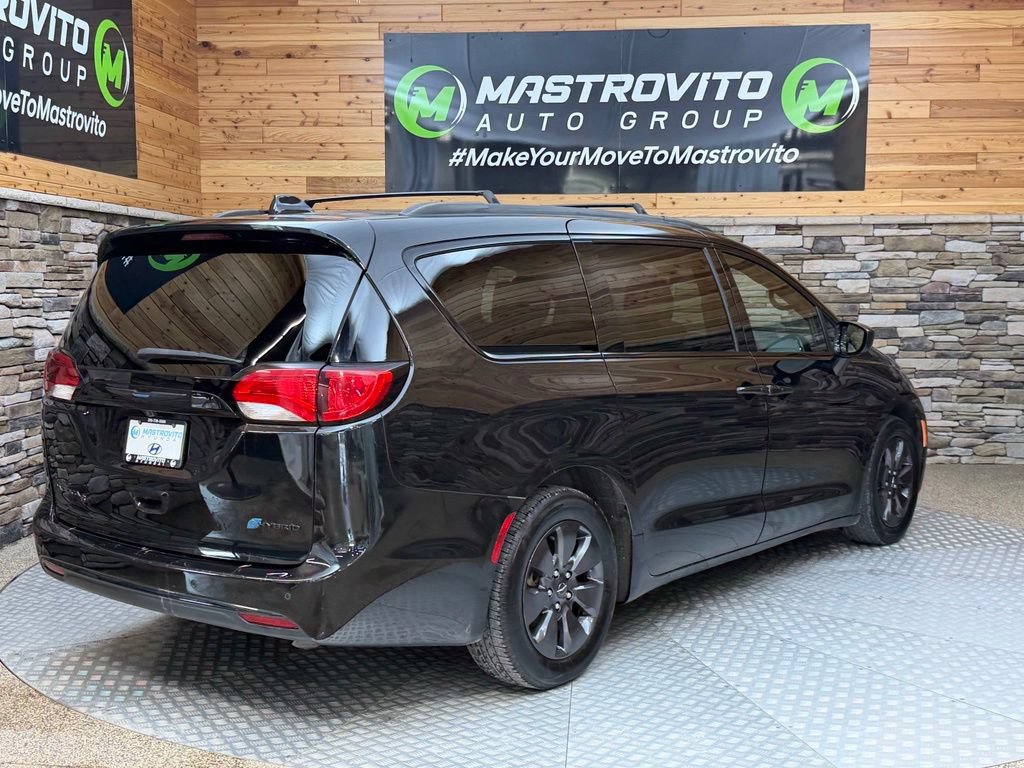 Used 2020 Chrysler Pacifica Touring-L w/ S Appearance Package FWD image 17