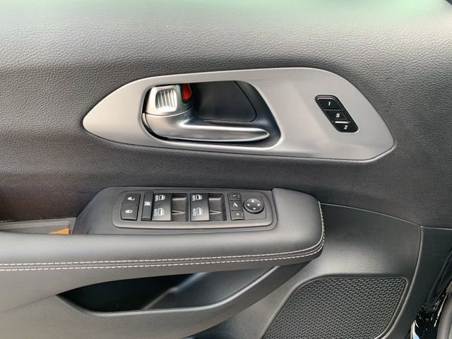 New 2026 Chrysler Pacifica Limited w/ S Appearance Package image 12