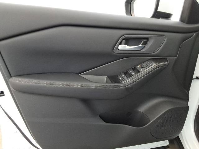 Certified 2026 Nissan Rogue SV FWD image 20