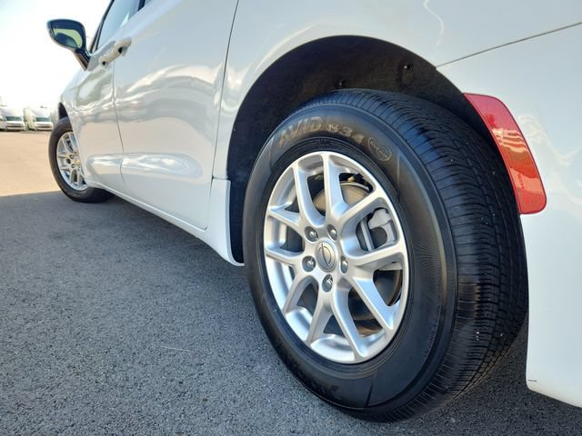 Used 2025 Chrysler Pacifica Select FWD image 18