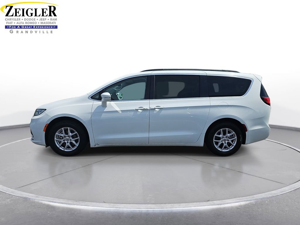 Certified 2022 Chrysler Pacifica Touring-L FWD image 8