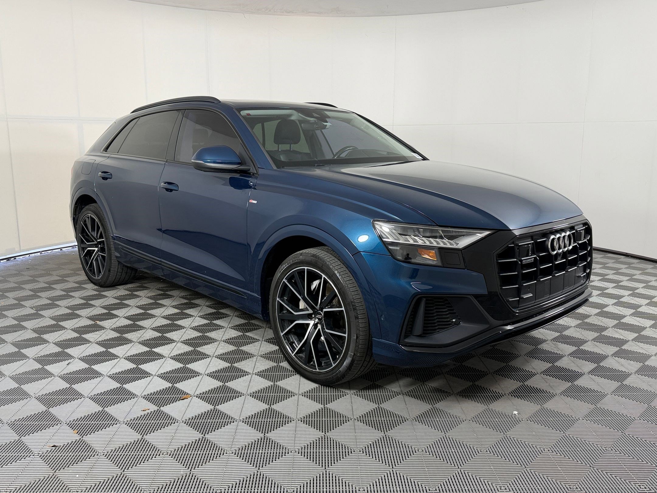 Used 2019 Audi Q8 Prestige w/ Adaptive Chassis Package image 7