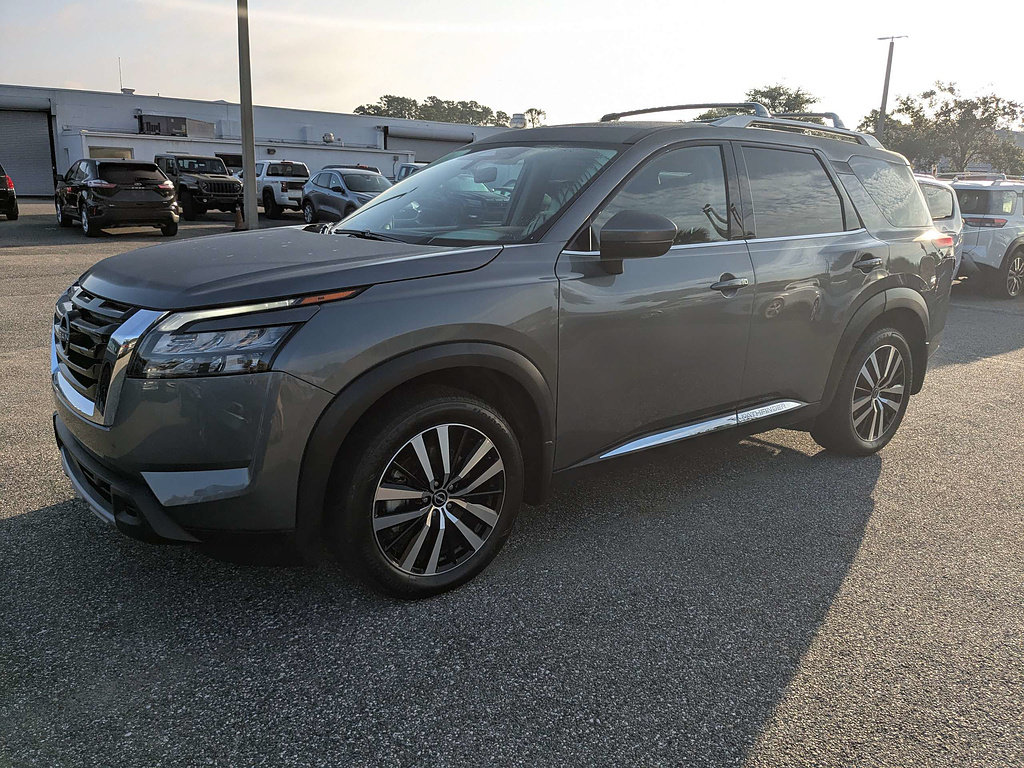 Used 2025 Nissan Pathfinder Platinum w/ Cargo Package AWD/4WD image 8