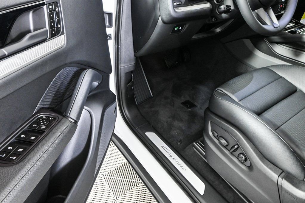 Certified 2025 Porsche Cayenne image 8