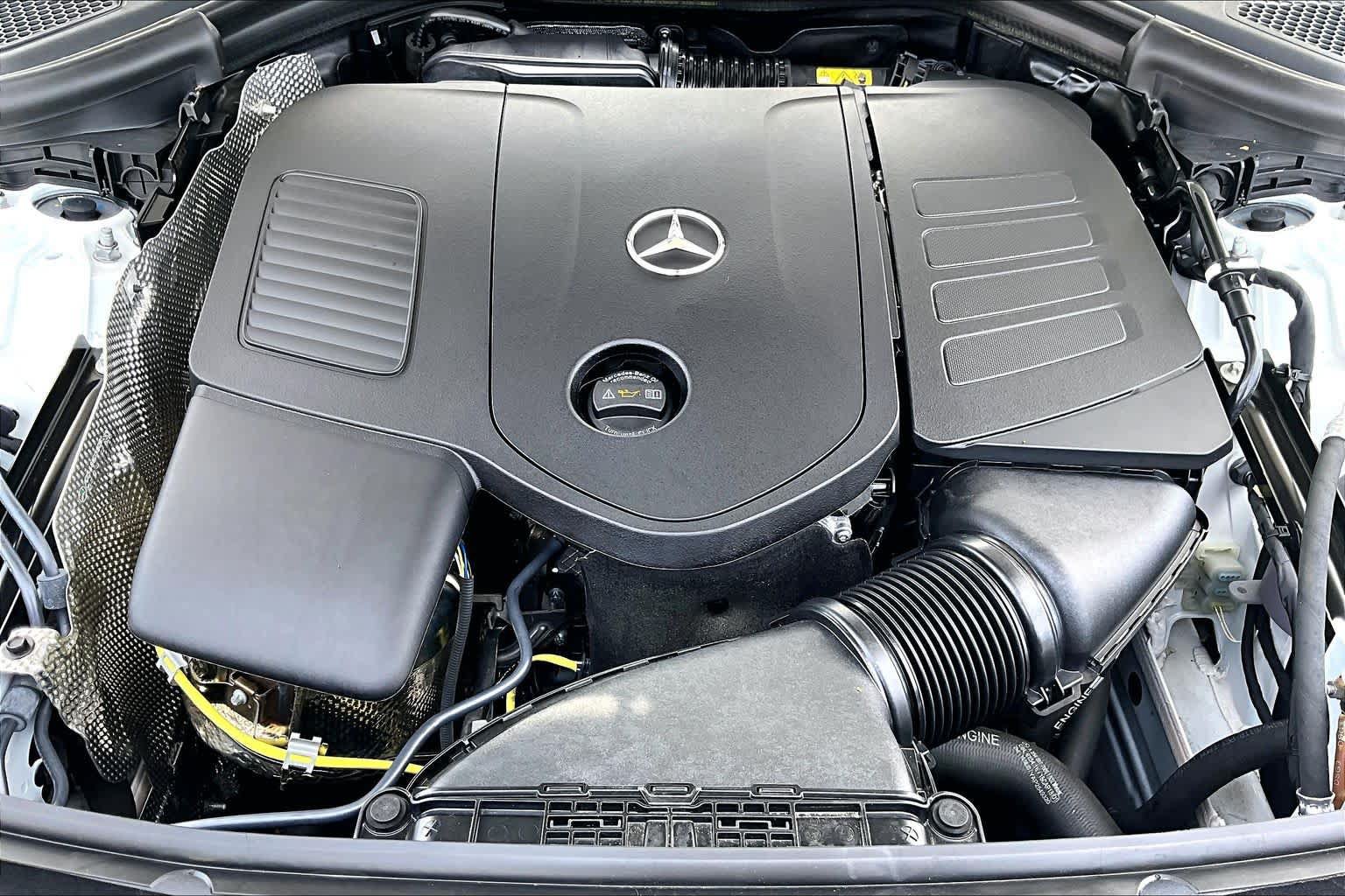 Used 2025 Mercedes-Benz GLC 300 4MATIC image 33