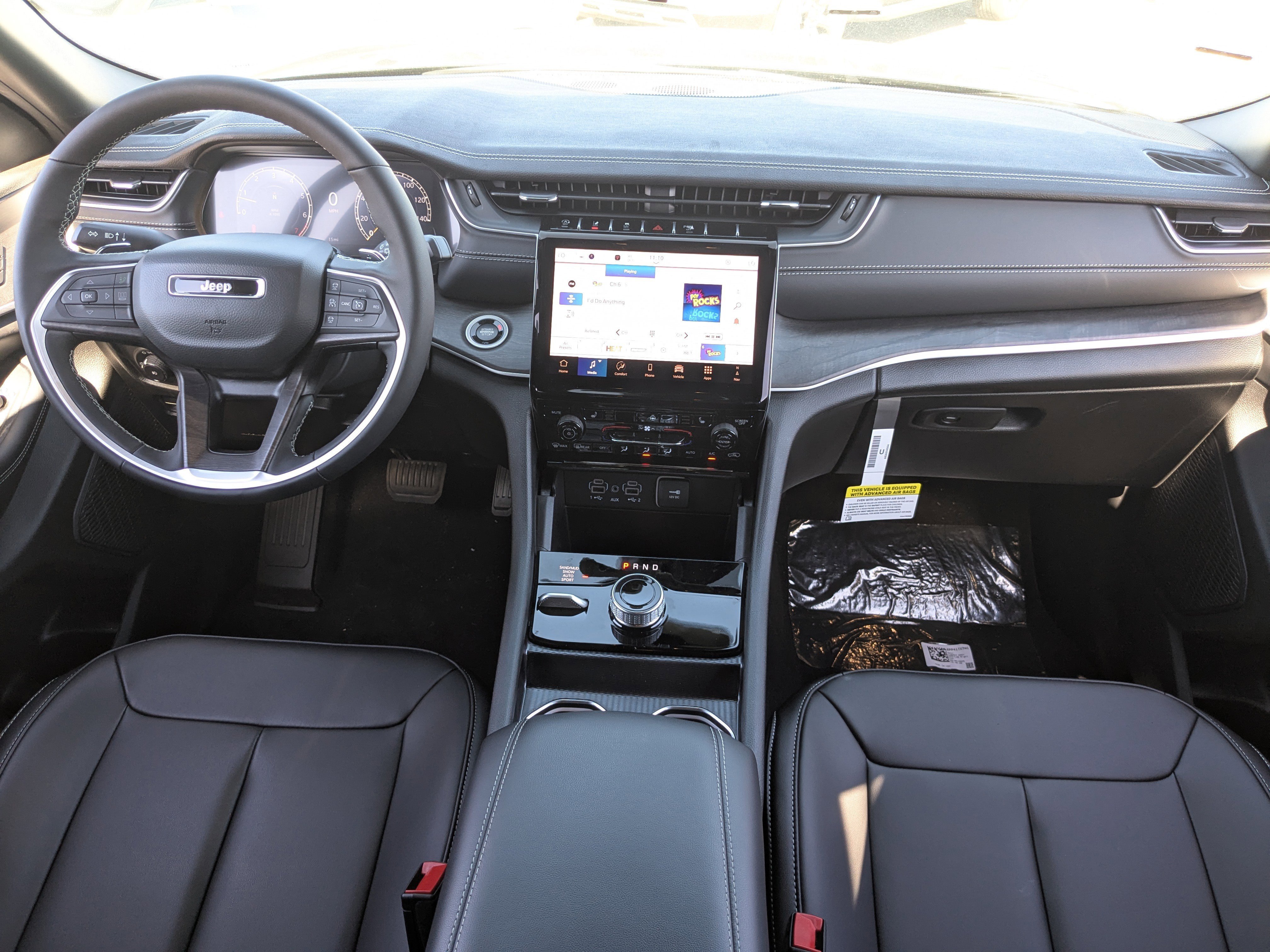 New 2025 Jeep Grand Cherokee Limited w/ Black Appearance Package AWD/4WD image 12