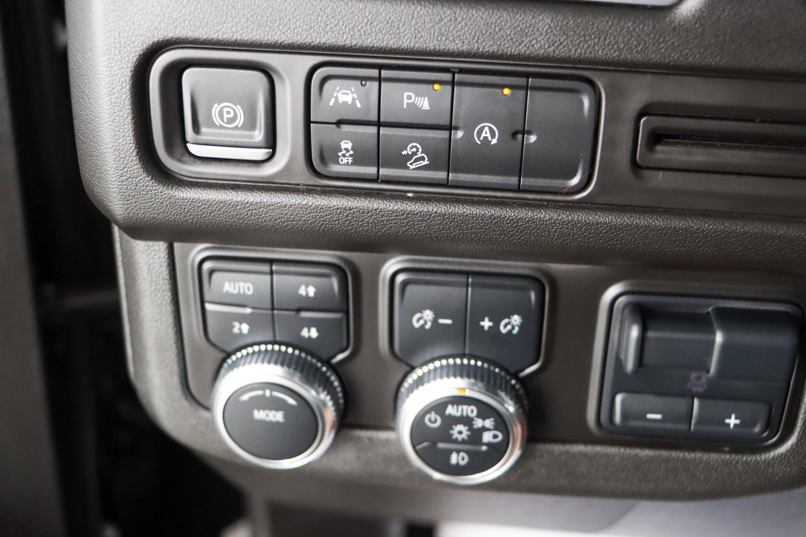 Used 2024 GMC Yukon AT4 w/ Max Trailering Package image 23