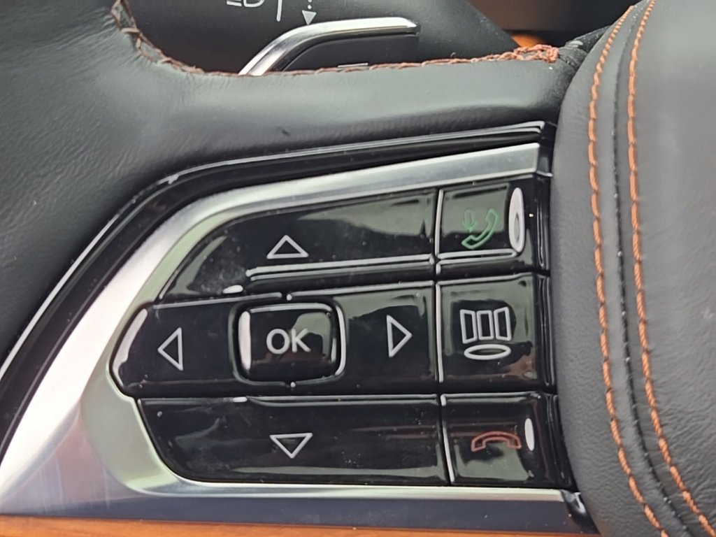 Used 2025 Jeep Grand Cherokee Summit AWD/4WD image 25
