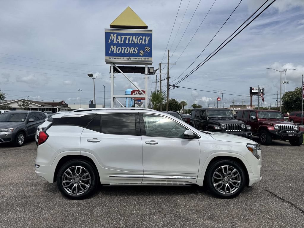 Used 2022 GMC Terrain Denali w/ Denali Premium Package AWD/4WD image 10