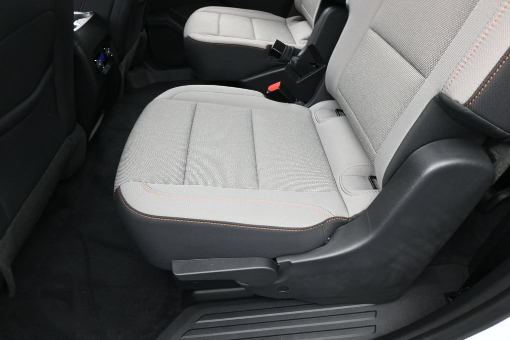 Used 2025 Chevrolet Traverse LT FWD image 32