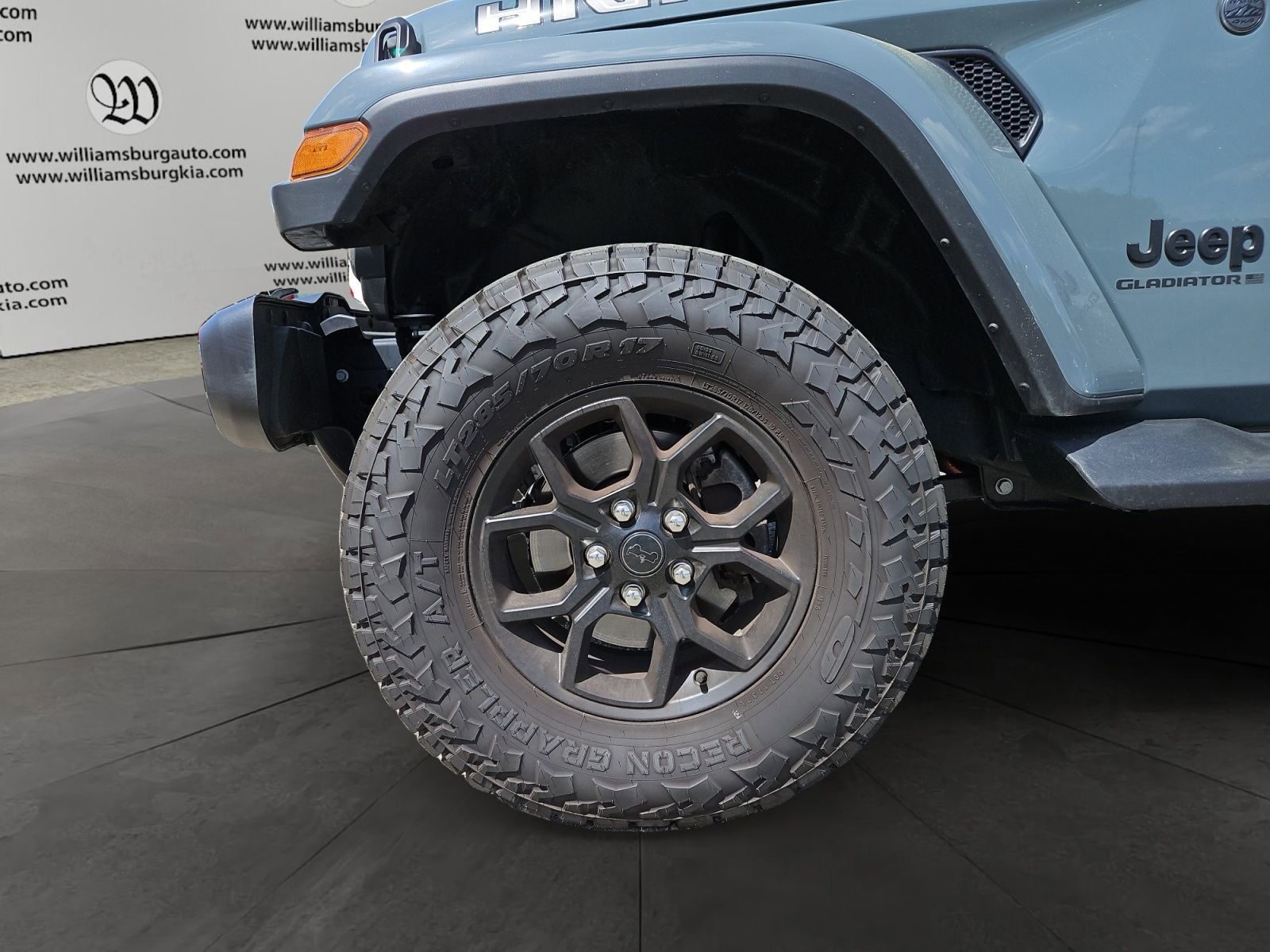 Used 2025 Jeep Gladiator Sport AWD/4WD image 14