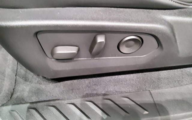 Used 2024 Chevrolet Colorado LT w/ LT Convenience Package III image 24