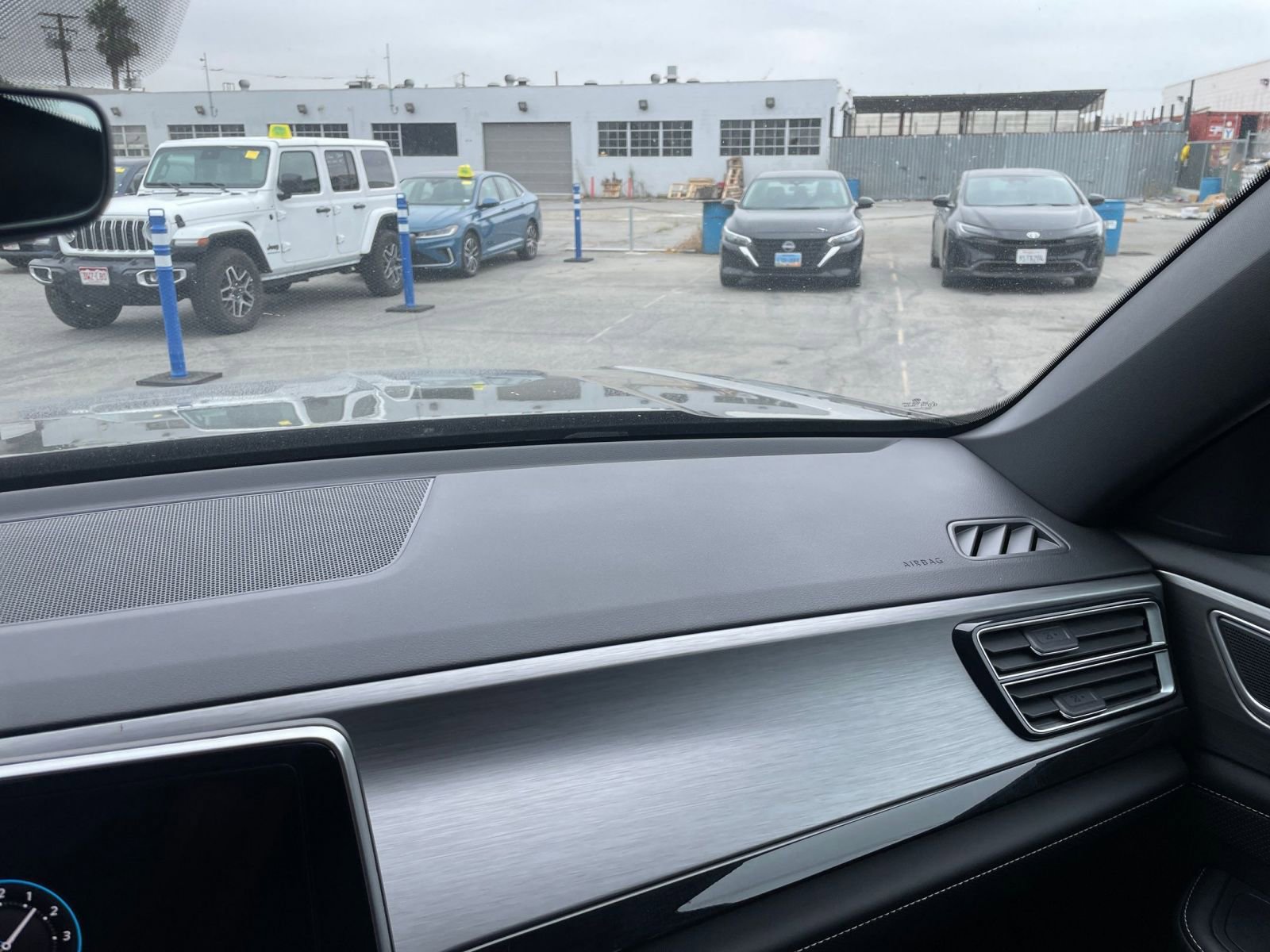 Used 2025 Volkswagen Atlas Cross Sport SE image 35