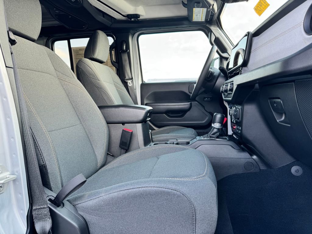 Used 2024 Jeep Wrangler Willys AWD/4WD image 10