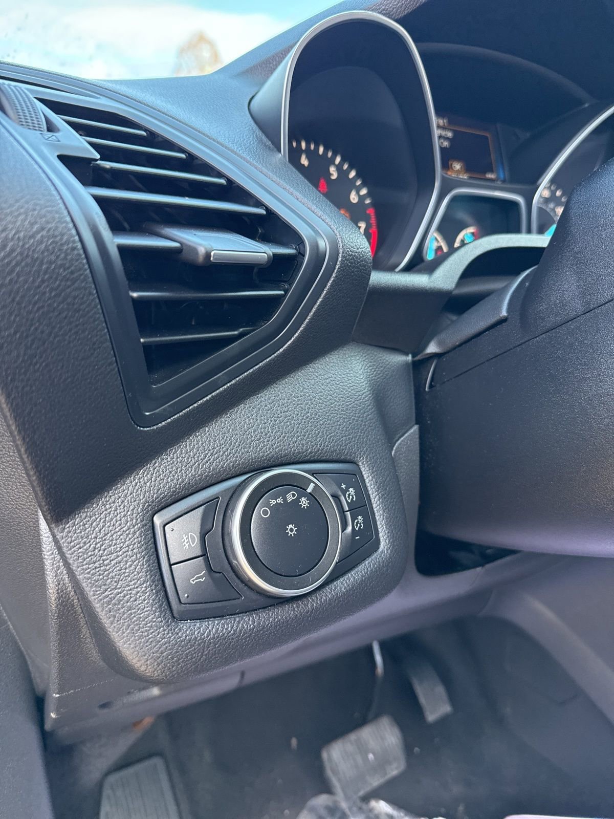 Used 2019 Ford Escape SE image 8