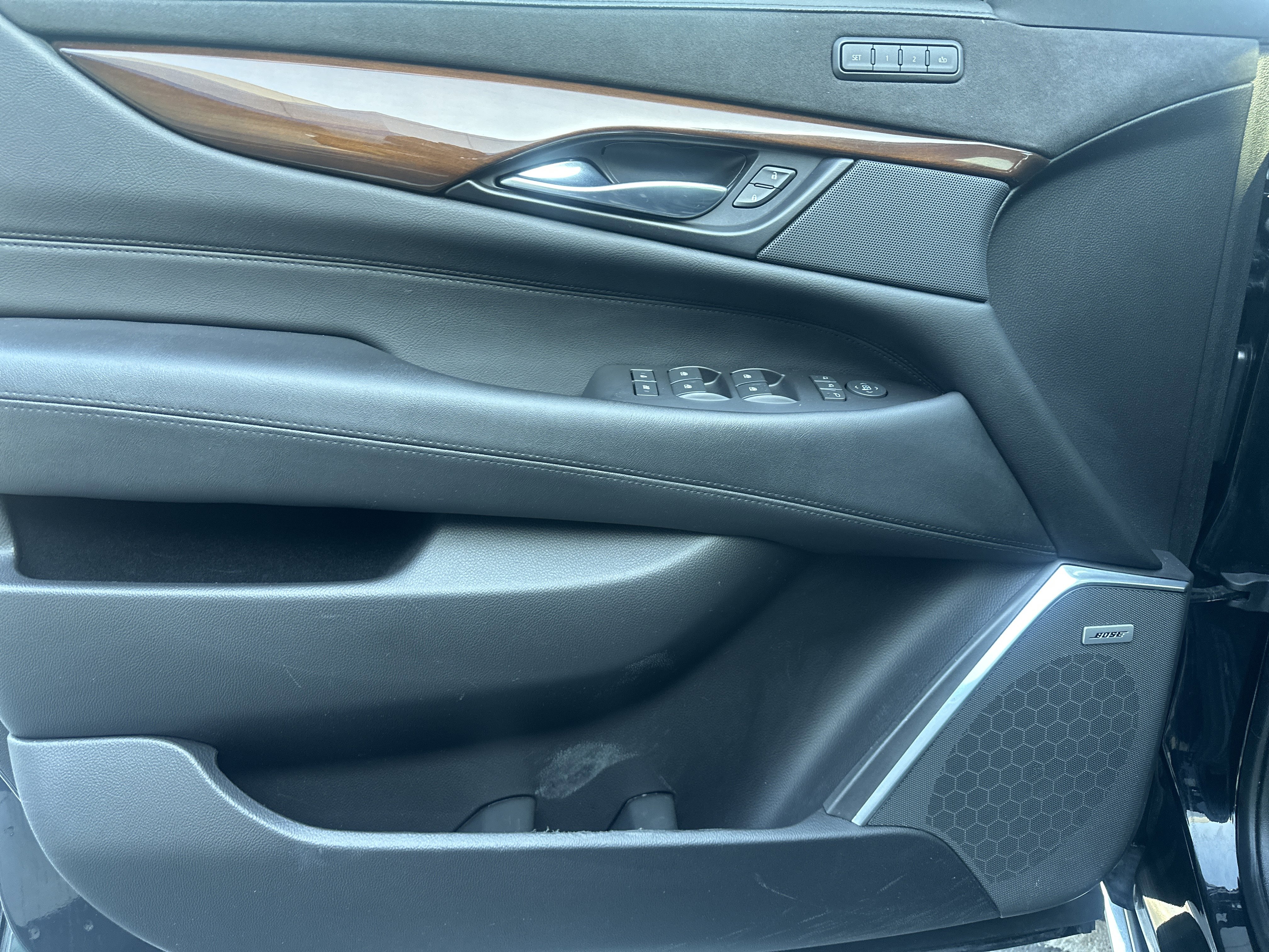 Used 2020 Cadillac Escalade Premium Luxury image 15