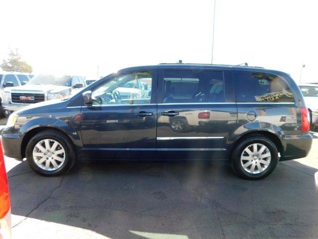 Used 2014 Chrysler Town & Country Touring FWD image 4