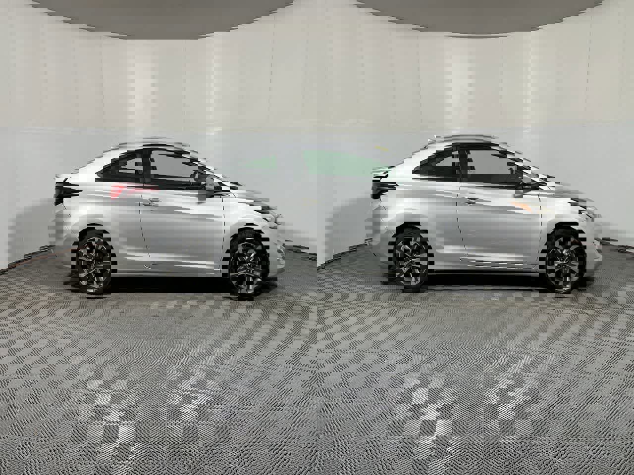 Used 2014 Hyundai Elantra w/ Option Group 2 FWD image 9