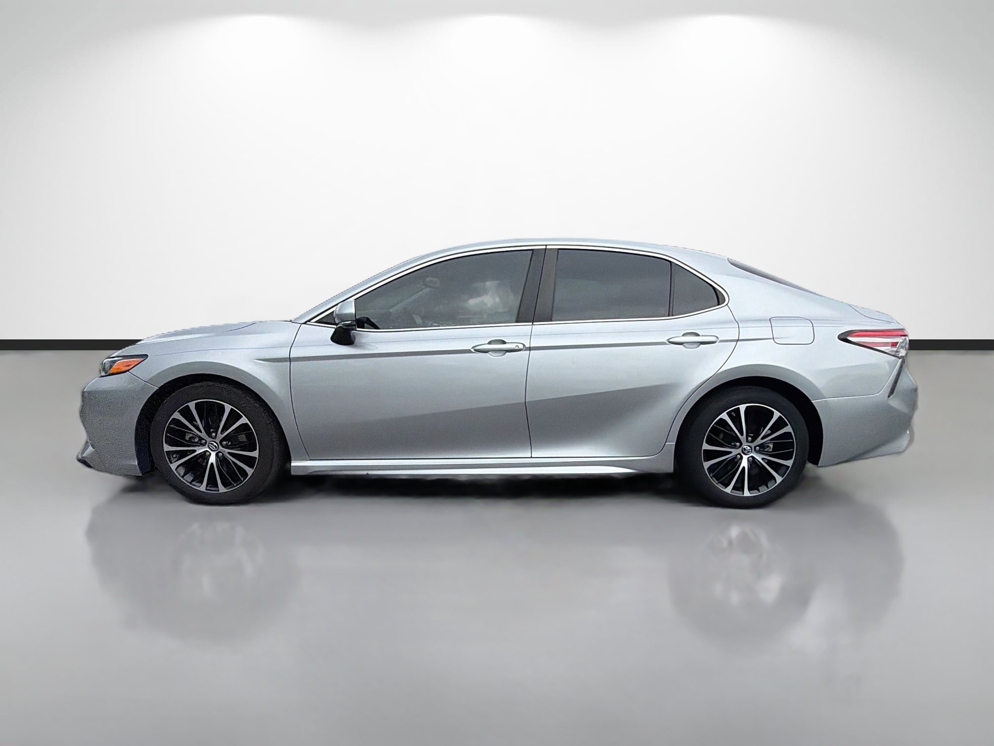 Used 2019 Toyota Camry SE w/ Convenience Package FWD image 6