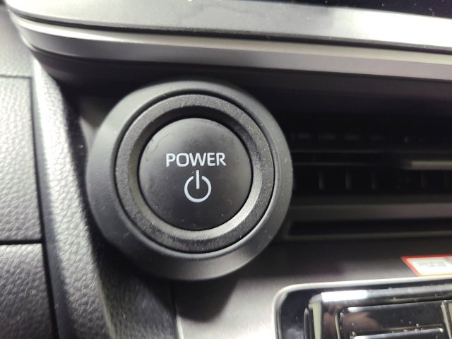 Certified 2025 Toyota Prius LE FWD image 31