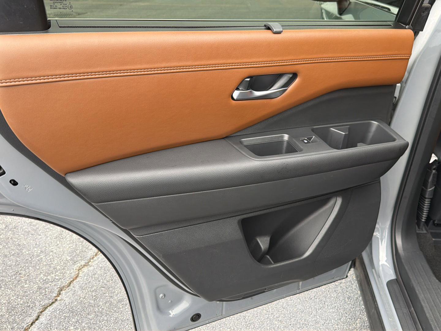 Used 2025 Nissan Pathfinder Platinum FWD image 19