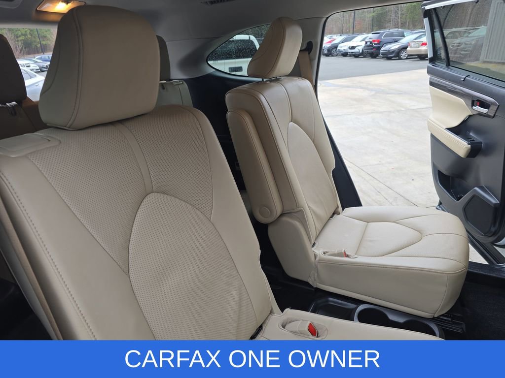 Used 2024 Toyota Highlander Limited image 11