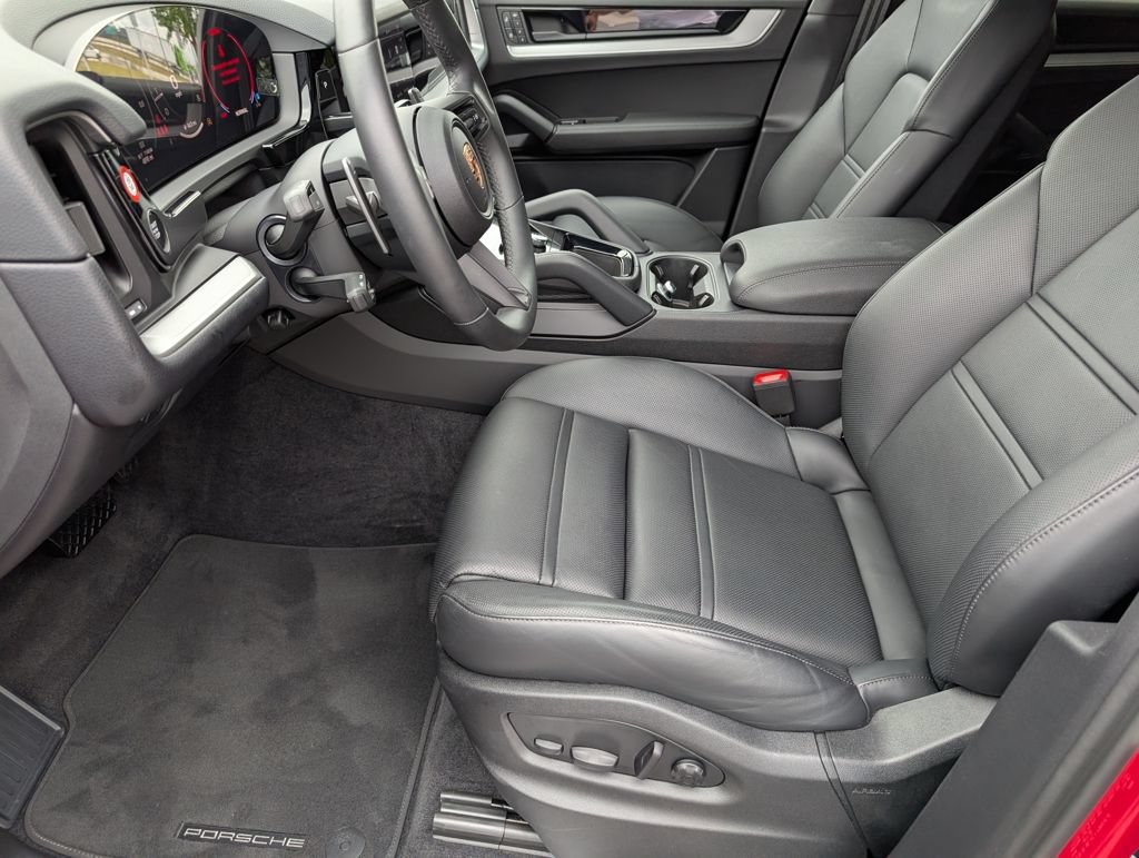 Certified 2025 Porsche Cayenne Coupe AWD/4WD image 20