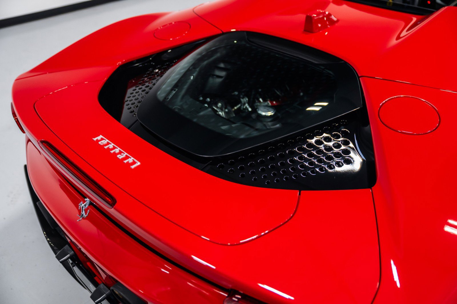 Used 2024 Ferrari SF90 Spider image 39