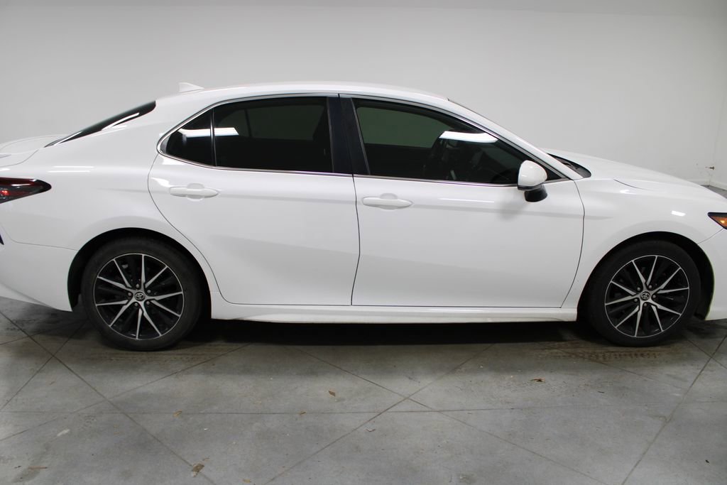 Used 2021 Toyota Camry SE image 11