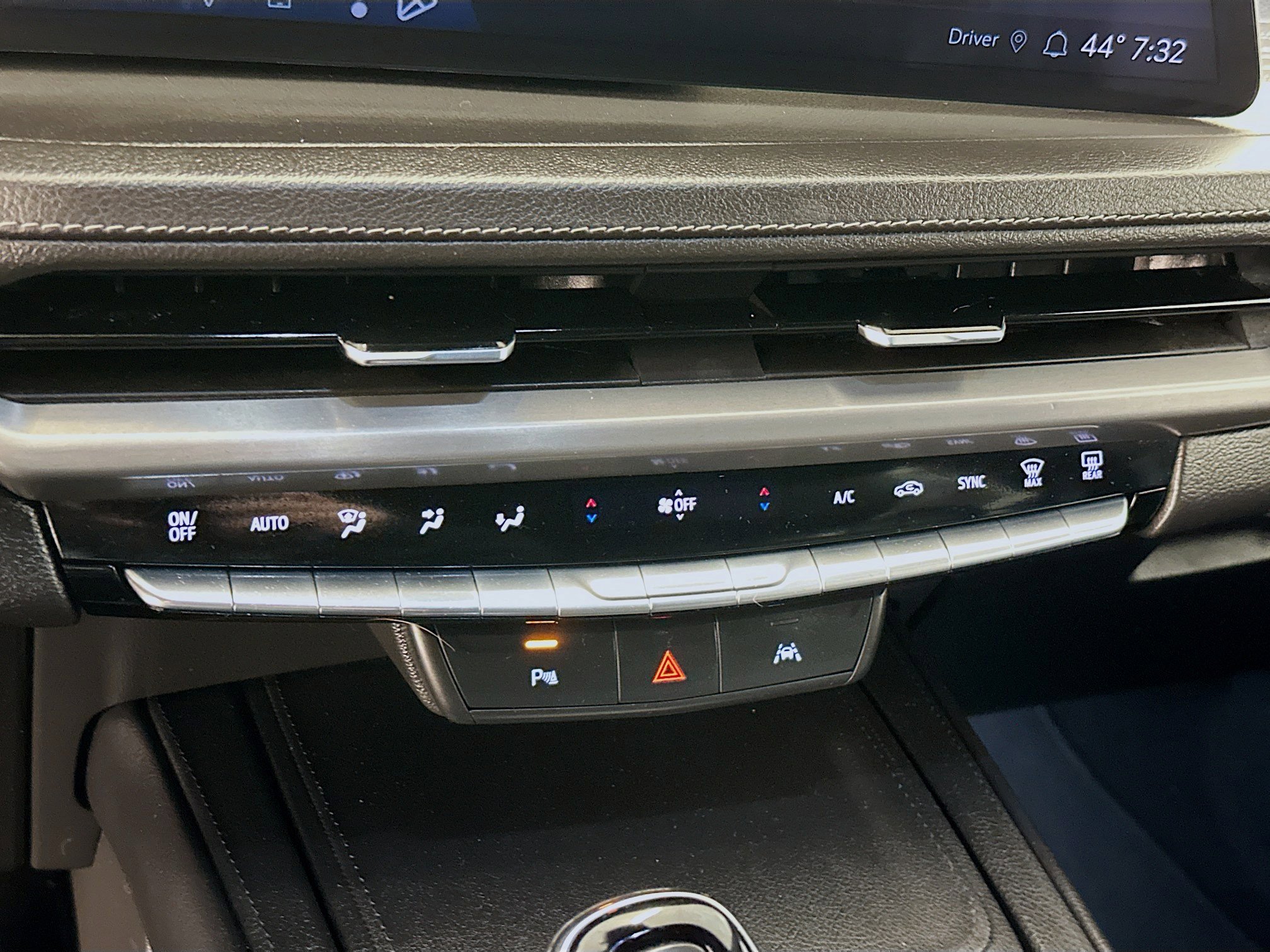 Used 2024 Cadillac XT4 Premium Luxury image 24