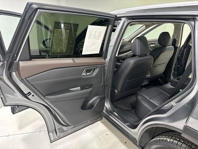 Used 2023 Nissan Rogue Platinum w/ Platinum Premium Package AWD/4WD image 25