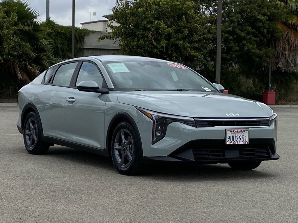 Used 2025 Kia K4 LXS image 44