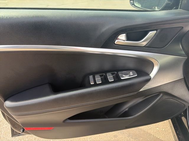 Used 2025 Genesis G70 2.5T image 20