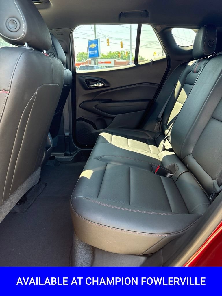Used 2025 Chevrolet Trax RS w/ Sunroof Package FWD image 18