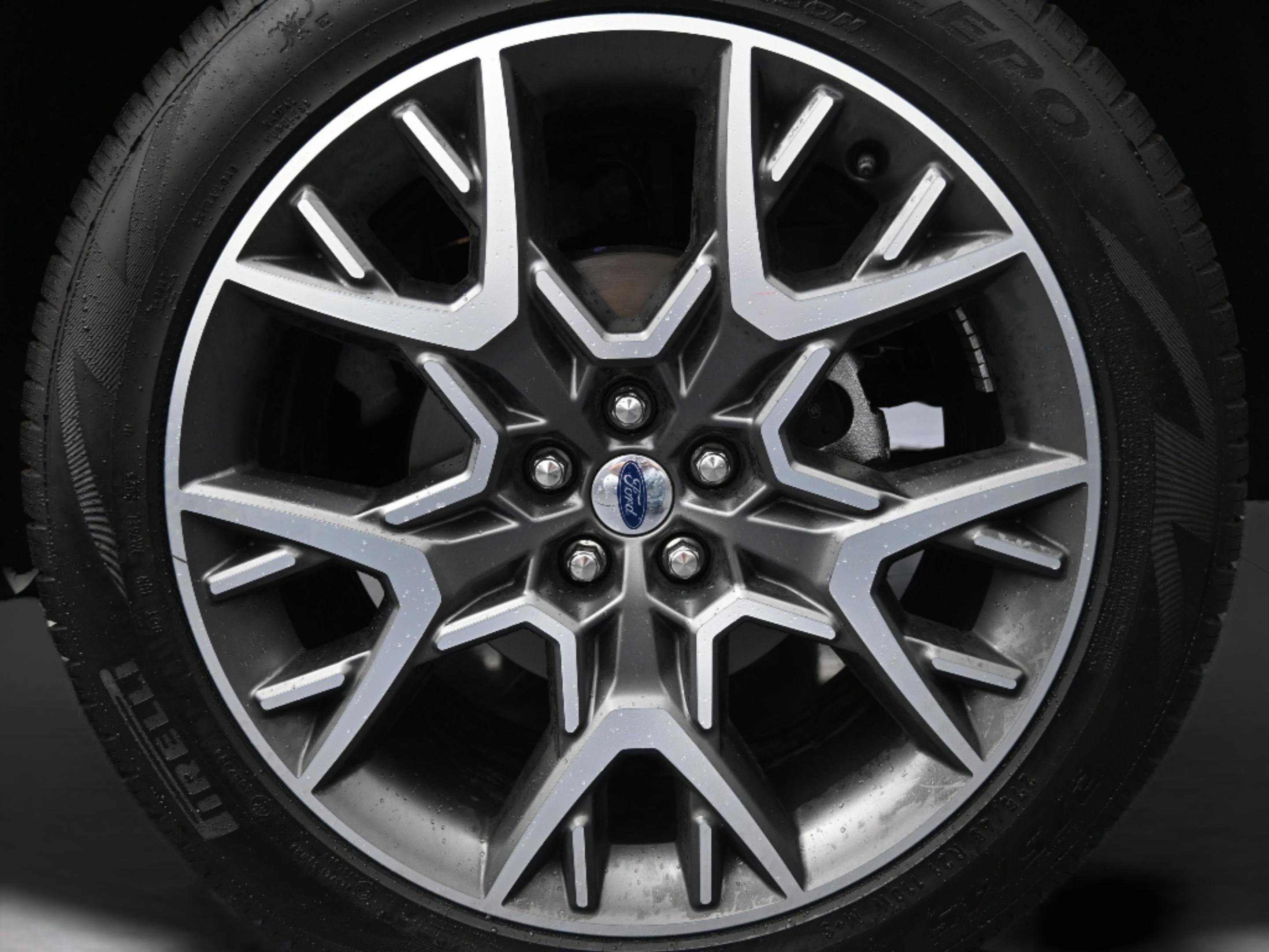 Used 2025 Ford Explorer Platinum w/ Ultimate Package image 10