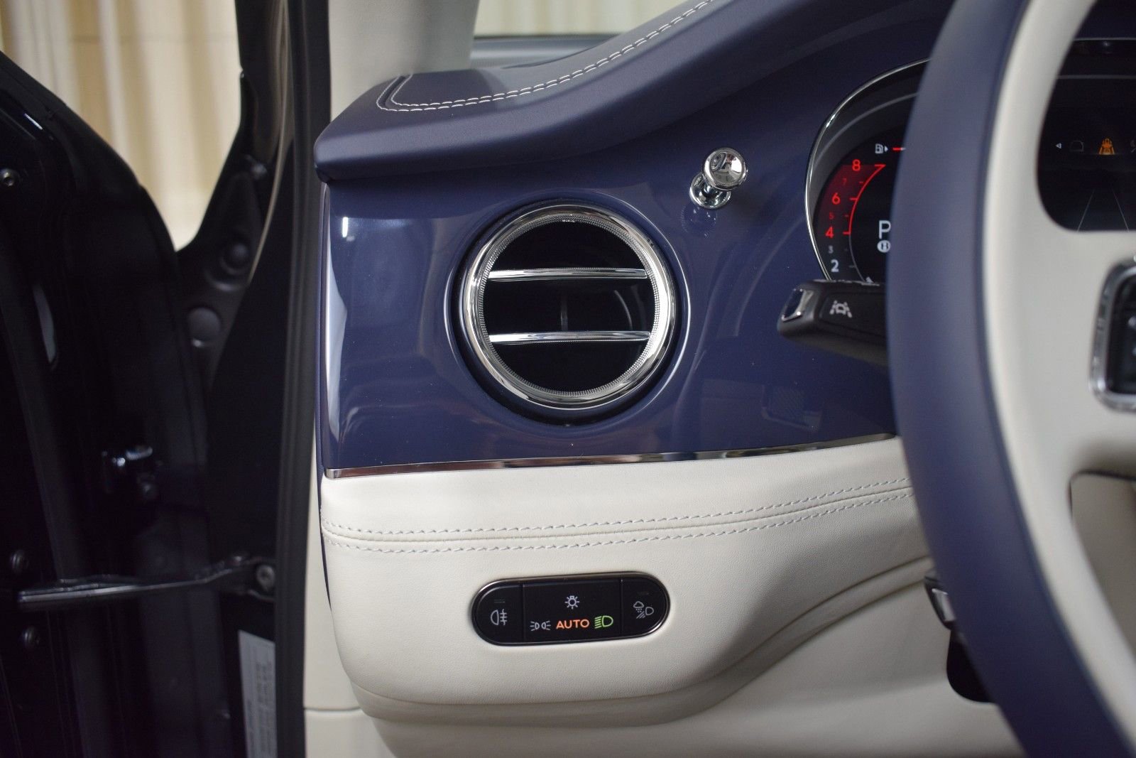 New 2025 Bentley Bentayga AWD/4WD image 31