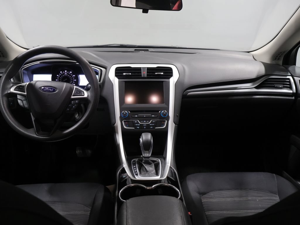 Used 2016 Ford Fusion SE FWD image 16