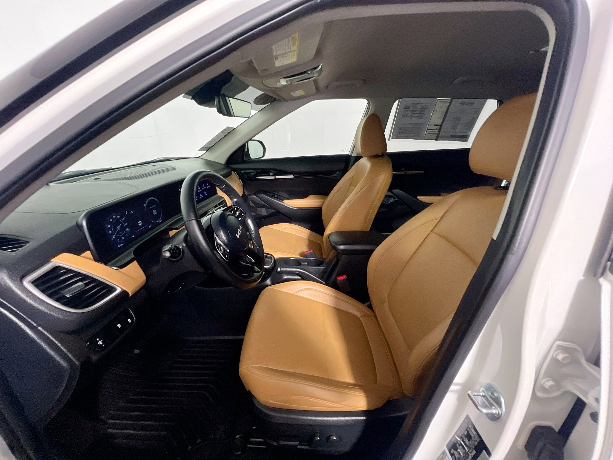 Used 2024 Kia Seltos EX image 14