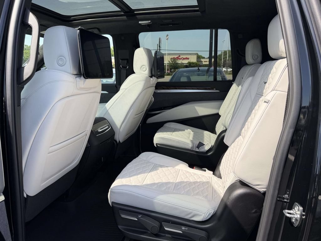 New 2026 Cadillac Escalade ESV Platinum Sport w/ LPO, ONYX Package AWD/4WD image 13