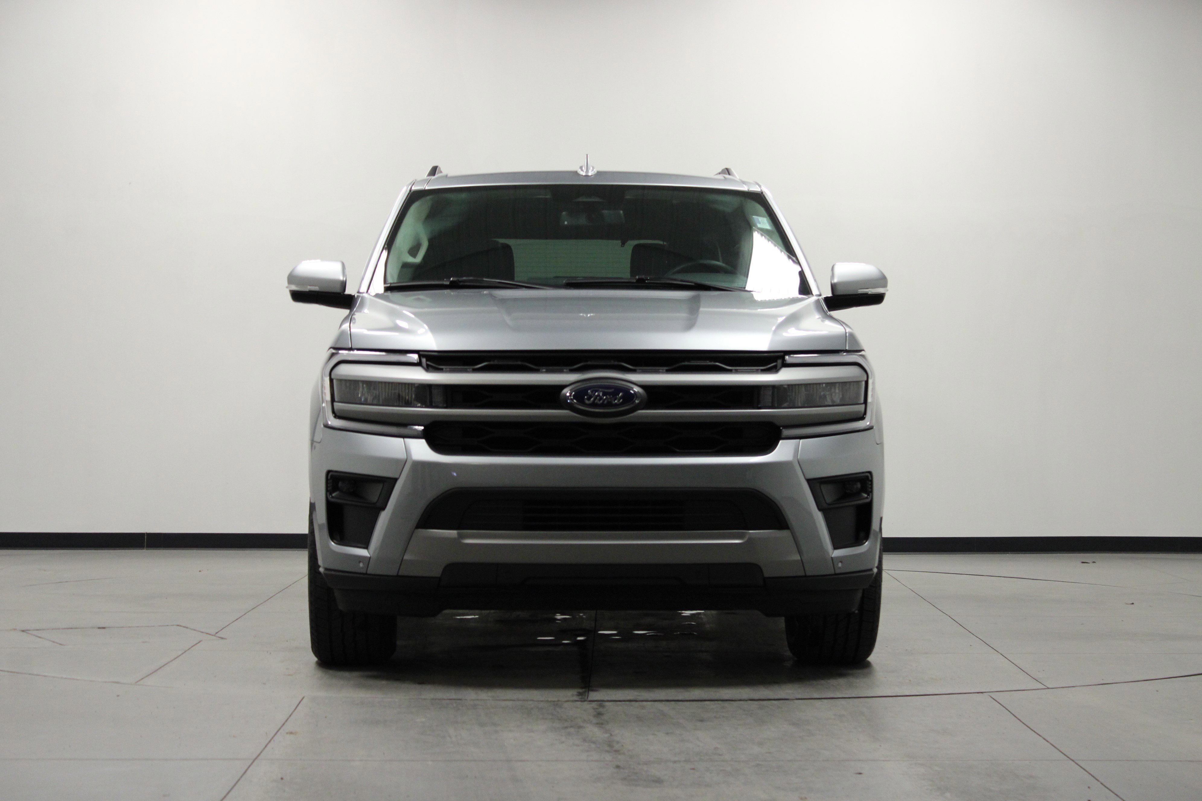 Used 2024 Ford Expedition XLT image 9